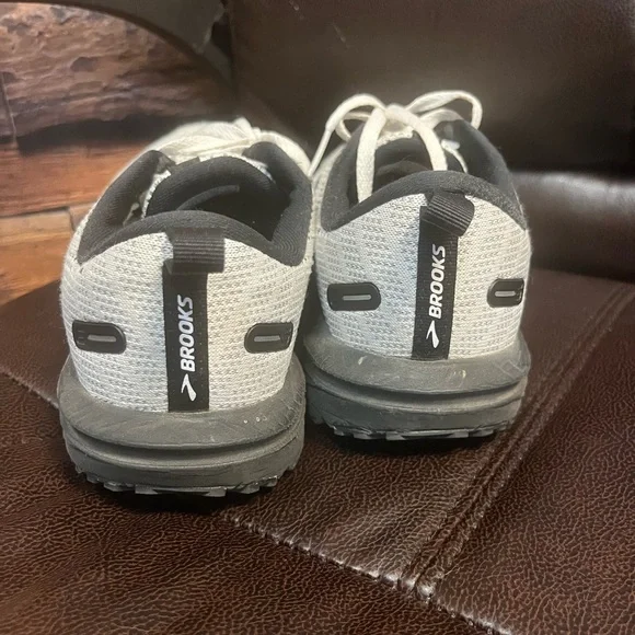 Brooks Revel 6 Black and White Running Shoes